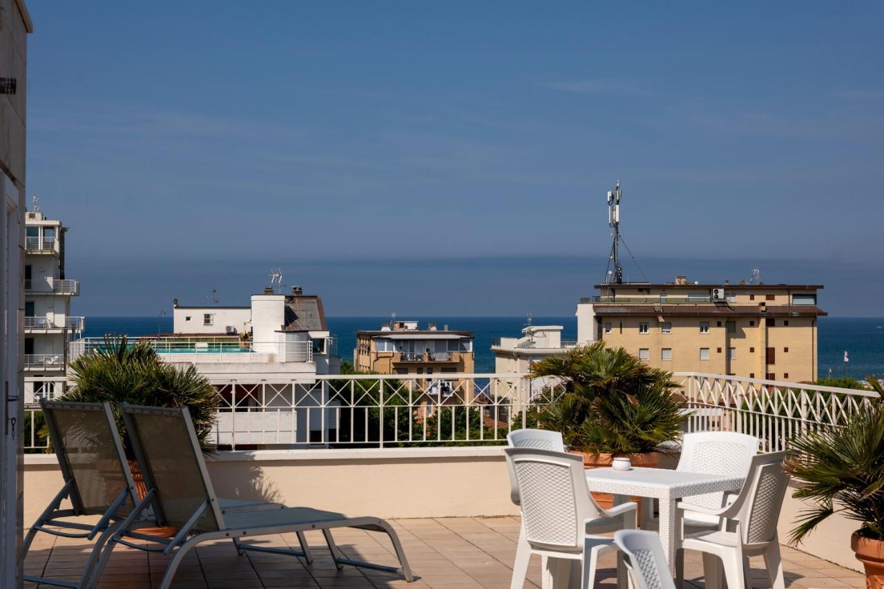 Hotel Sylvia Lido di Camaiore Kültér fotó