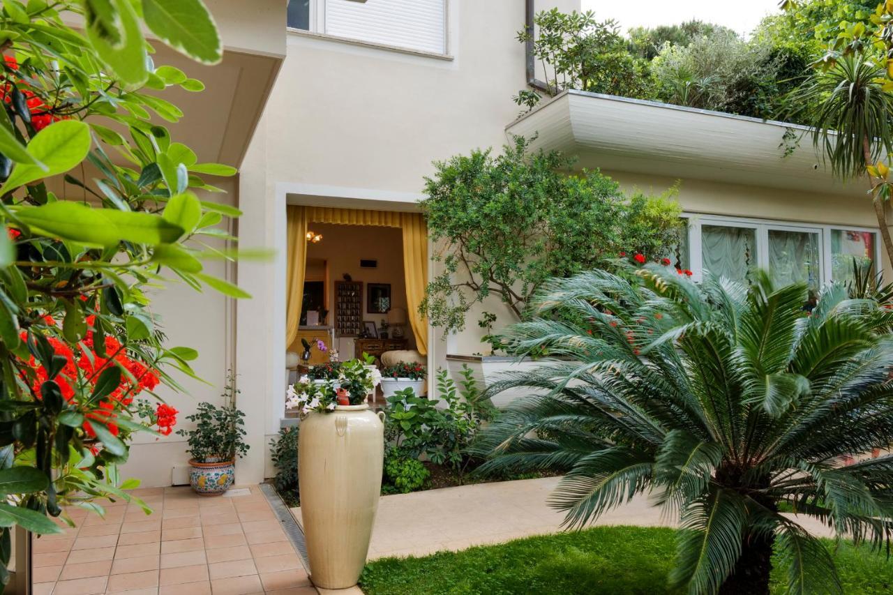 Hotel Sylvia Lido di Camaiore Kültér fotó