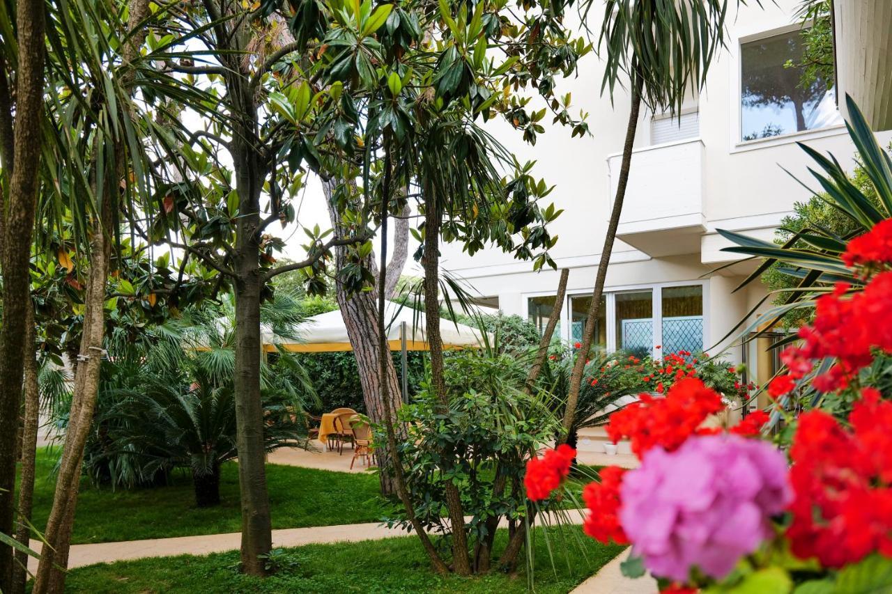 Hotel Sylvia Lido di Camaiore Kültér fotó