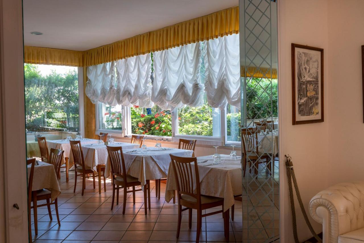 Hotel Sylvia Lido di Camaiore Kültér fotó