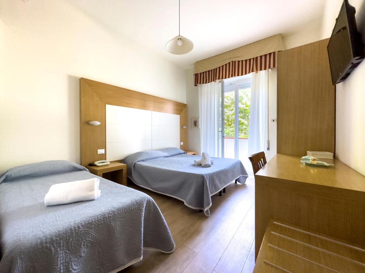 Hotel Sylvia Lido di Camaiore Kültér fotó