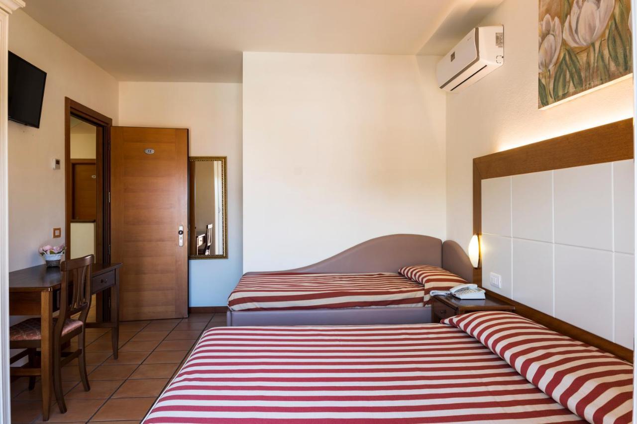 Hotel Sylvia Lido di Camaiore Kültér fotó