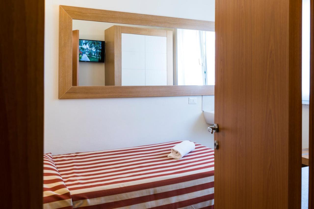 Hotel Sylvia Lido di Camaiore Kültér fotó